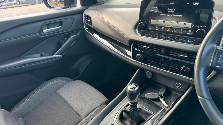 Nissan Qashqai 1.3 DiG-T MH N-Connecta 5dr Petrol Hatchback